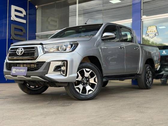 TOYOTA HILUX 2.8 SRX 4X4 CD 16V DIESEL 4P AUTOMÁTICO TOYOTA HILUX 2.8 SRX 4X4 CD 16V DIESEL 4P AUTOMÁTICO